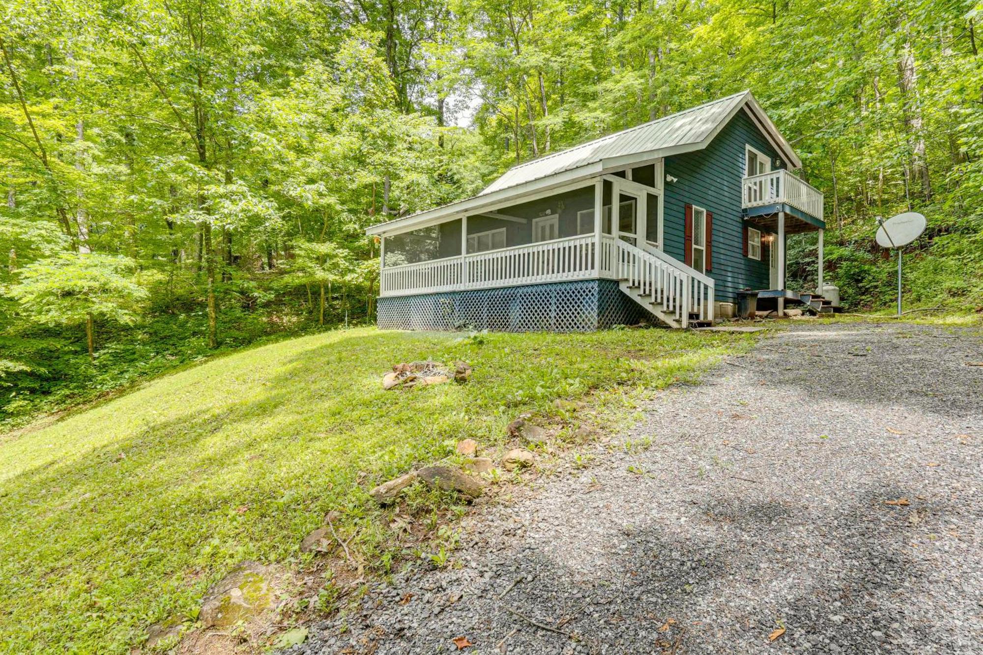 Secluded Cabin With Porch - 7 Miles To Lake Chatuge! Hayesville Exterior photo
