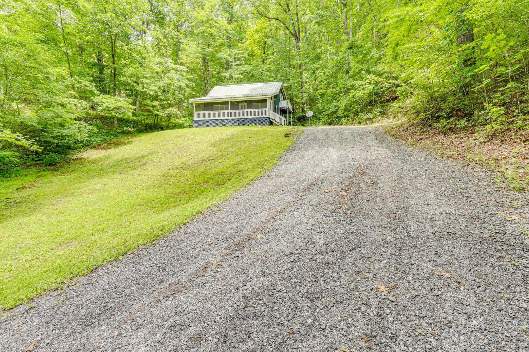 Secluded Cabin With Porch - 7 Miles To Lake Chatuge! Hayesville Exterior photo